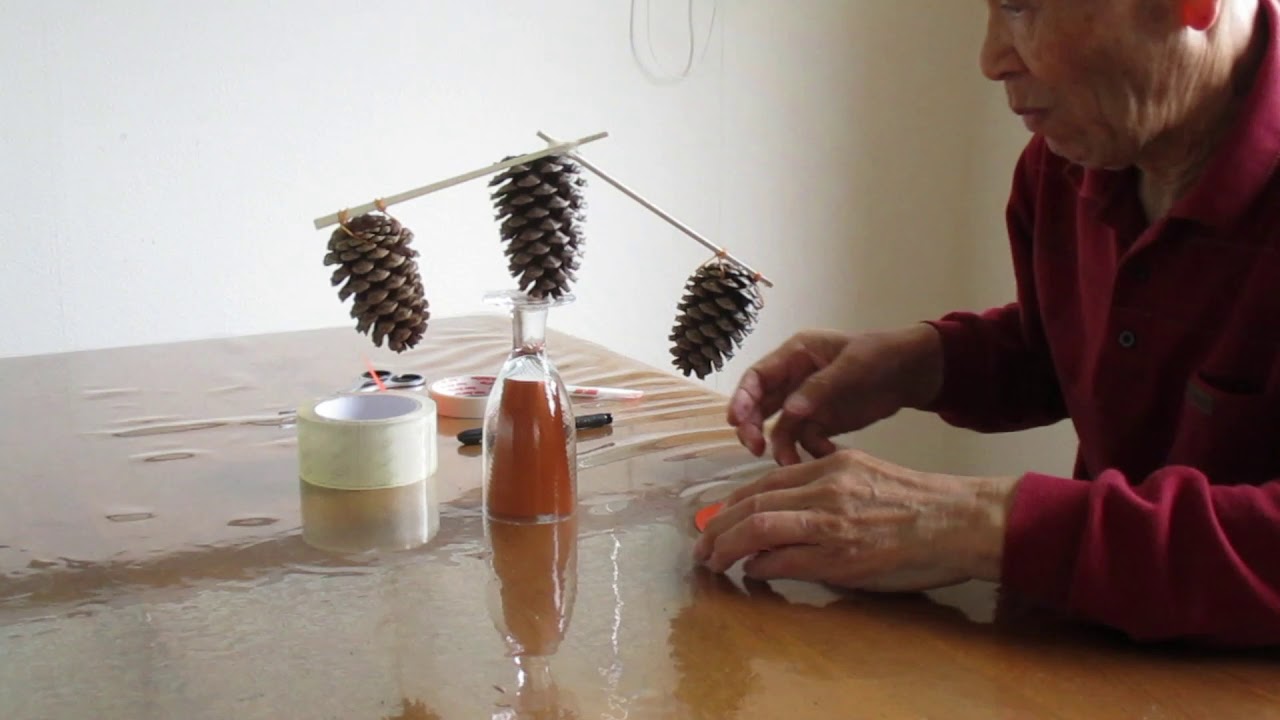 balance doll made pine cones | 松かさのやじろべ～