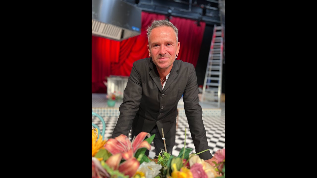 Interview med Scenograf Simon Witzansky på Ensemble, c'est tout.