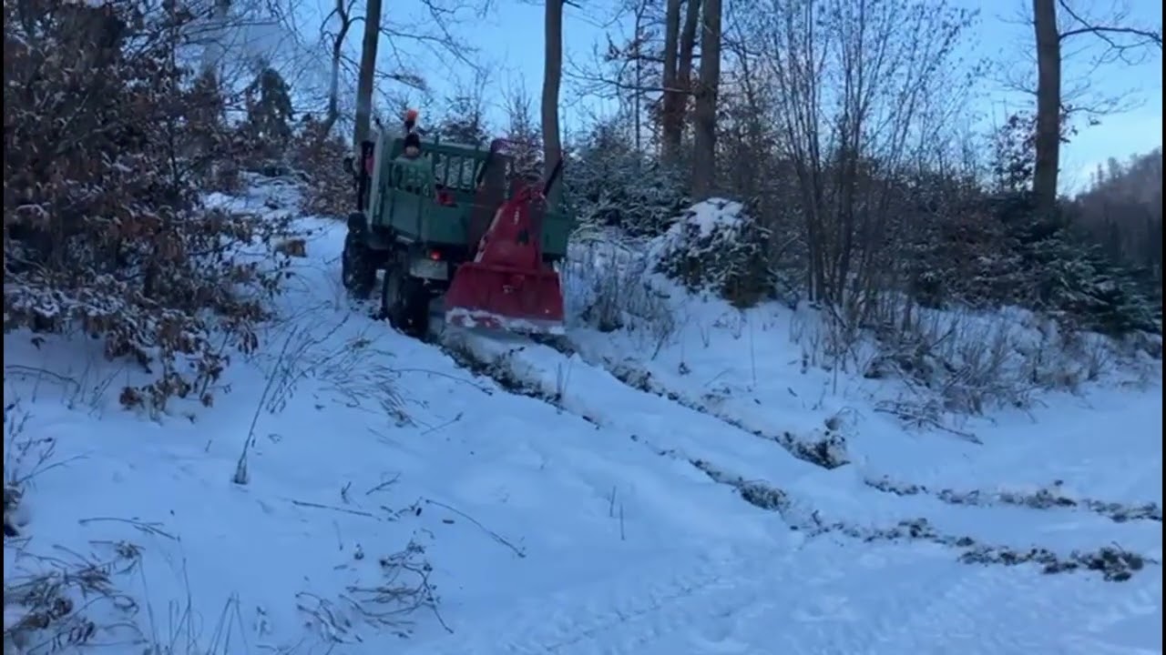 Unimog 411 spielt im Schnee