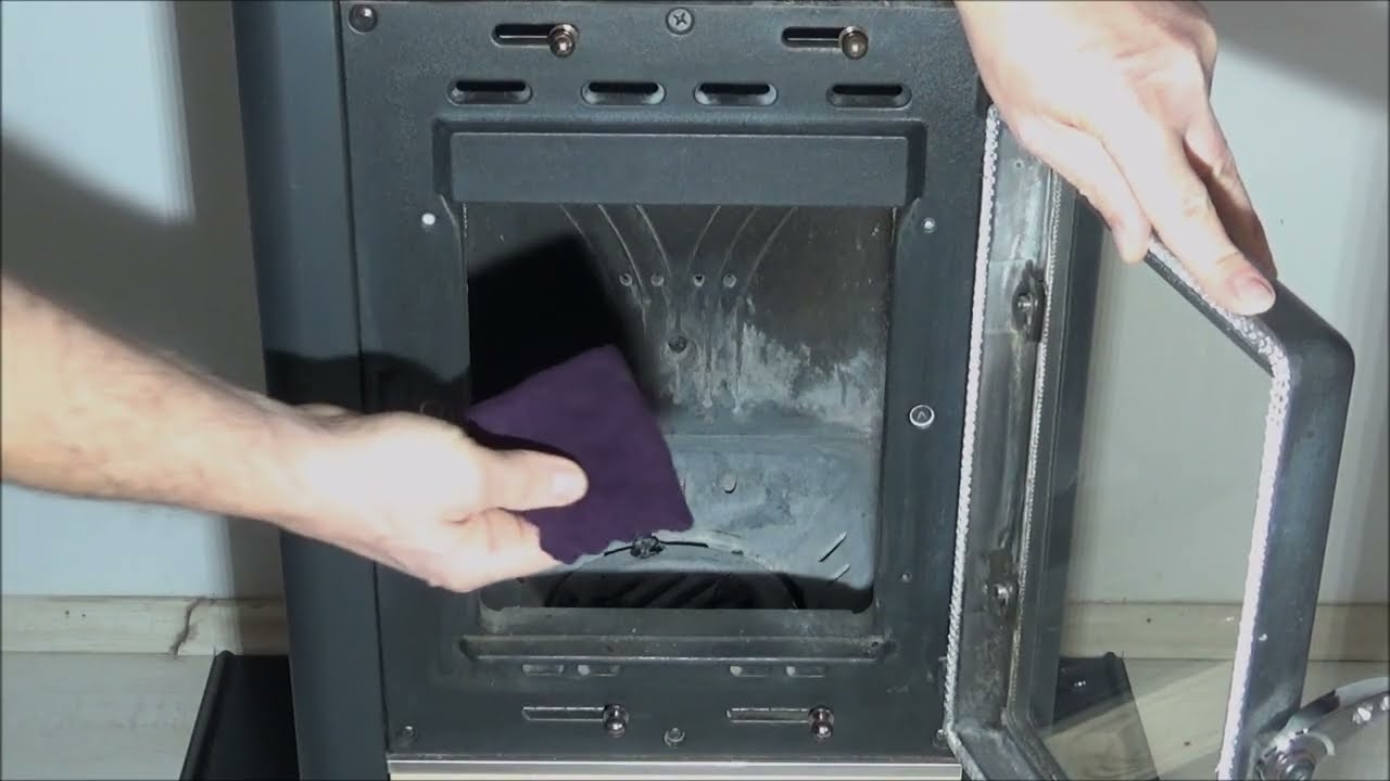 Kako očistiti steklo požarnih vrat  s pepelom na kaminski  peči 