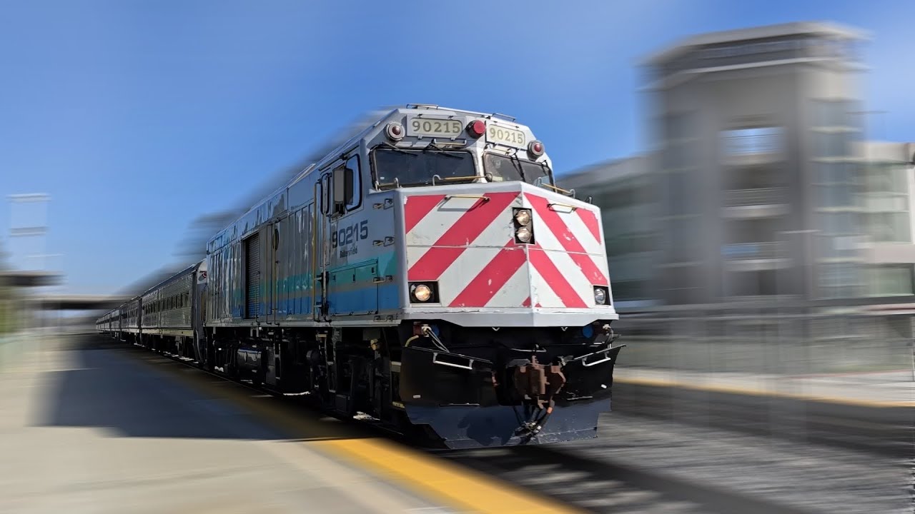 HIGH SPEED Amtrak !! & Metrolink Trains: Tustin, CA