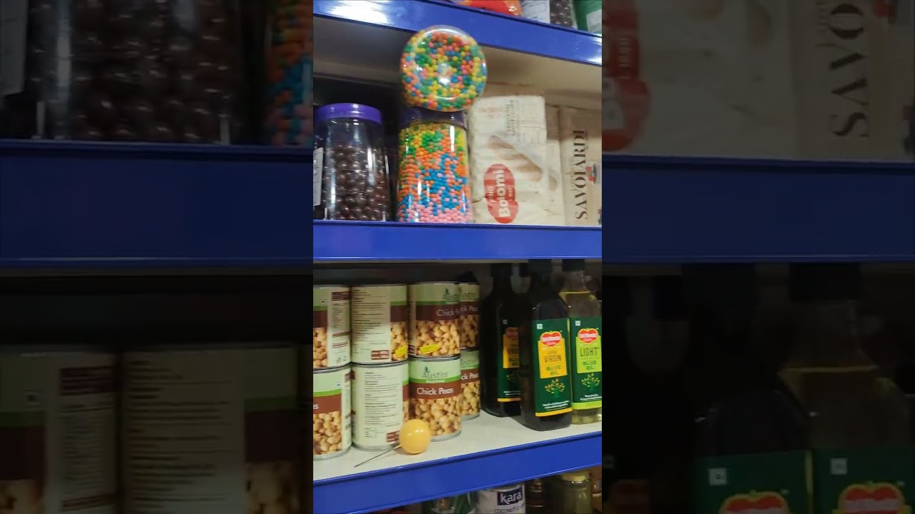Matunga King Circle station ke pass hai adress Arif bakery shop sab kuchh mil sakta hai yahan per