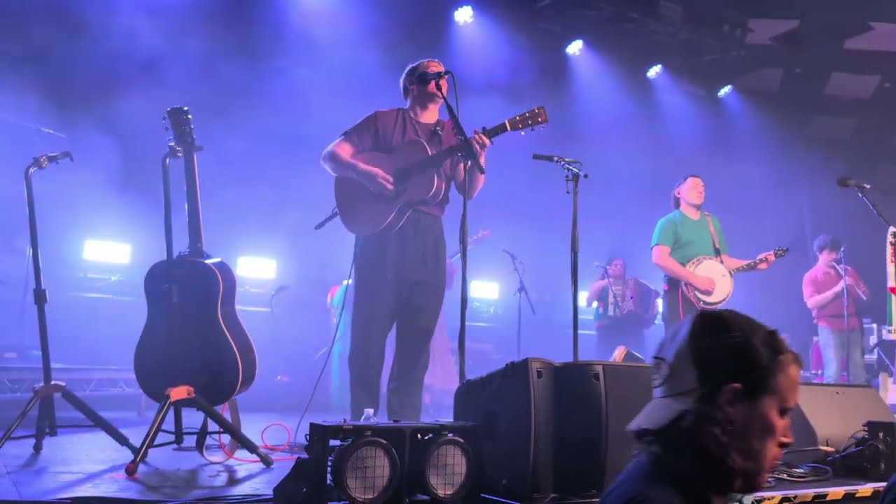 The Mary Wallopers - Glasgow, Barrowland Ballroom 17.12.2025 - Cod Liver Oil & The Orange Juice