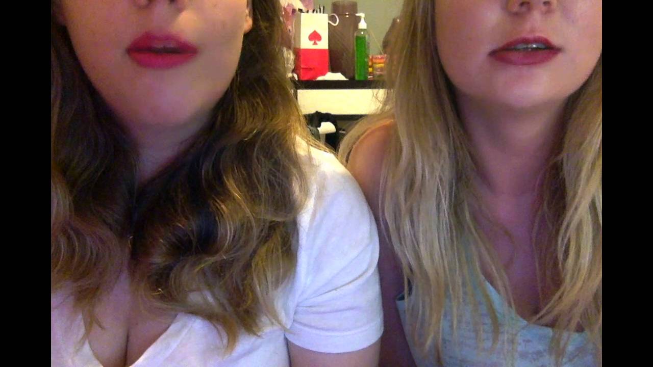 ASMR Chewing Gum, Blowing Bubbles || Blonde Doll ASMR