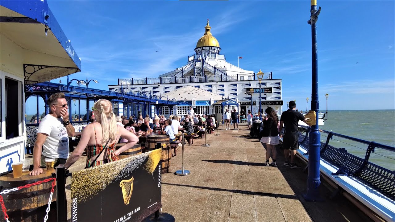 East Sussex Coastal Walk - A Walk Along Seafront and EASTBOURNE Pier.