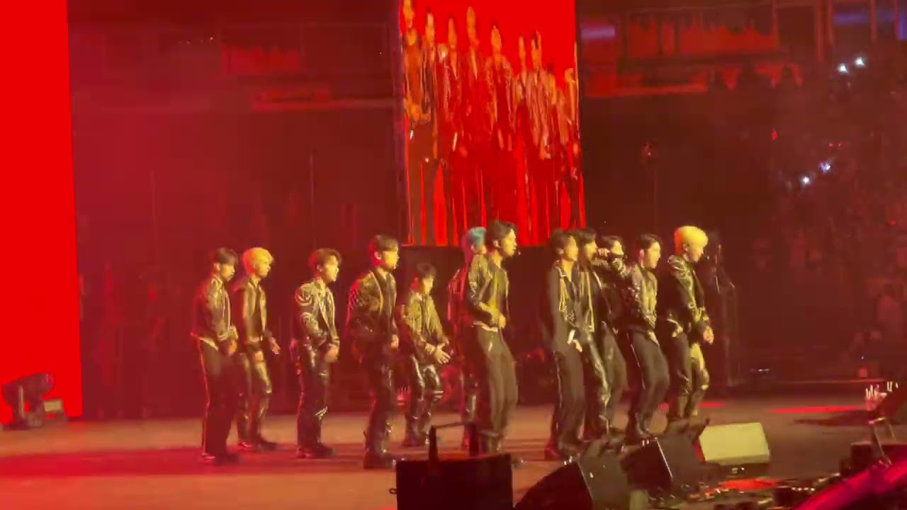 SEVENTEEN- HOT | Chicago 2022 Be The Sun World Tour