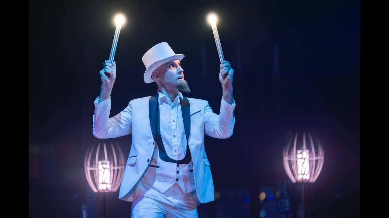 Dazzling LED Lightshow Extravaganza with Mara Zimmerli and Chris Pettersen | Tingel Tangel Variete