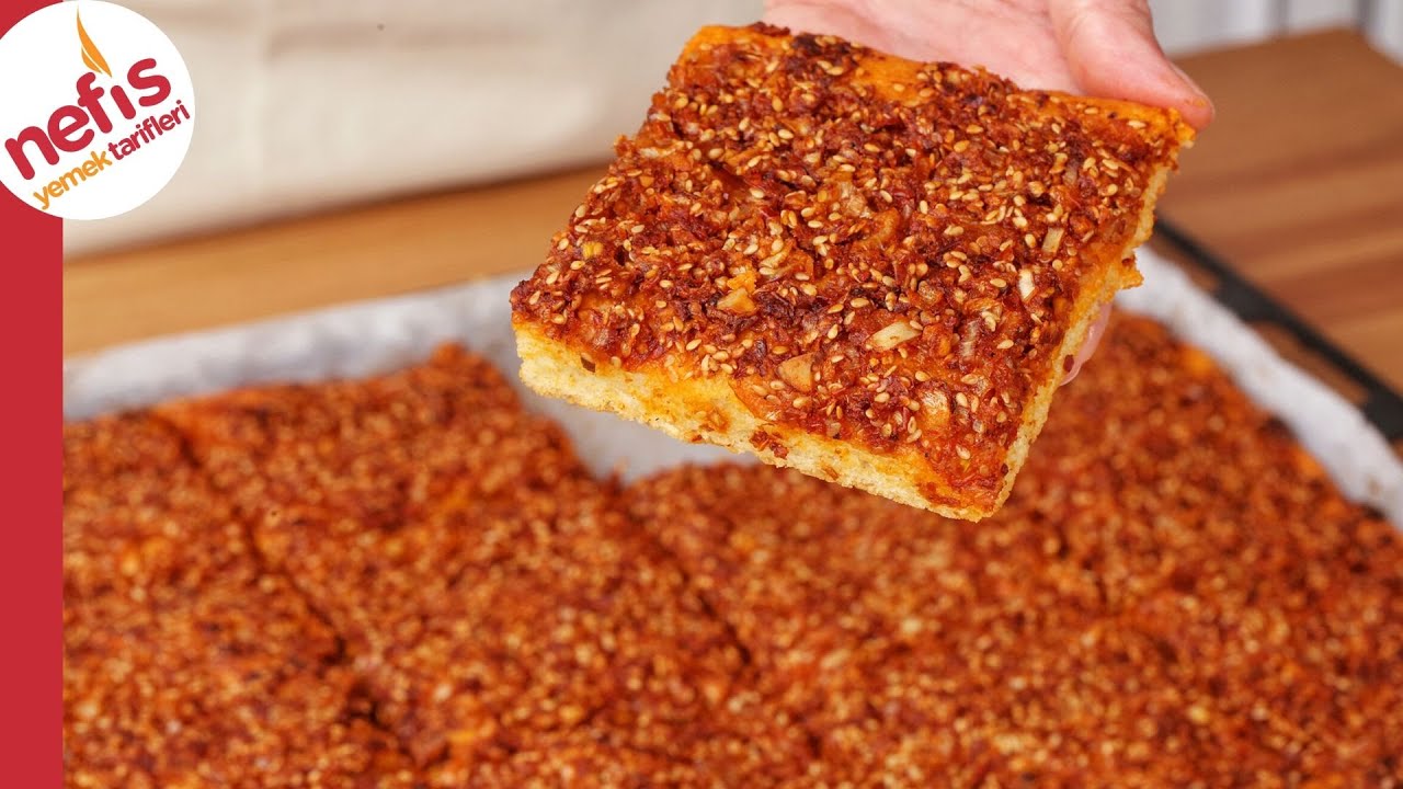PİZZA DA NEYMİŞ 😝 EVDEKİ MALZEMELERLE PARMAK YEDİRTEN BİBERLİ EKMEK 🌶🍞
