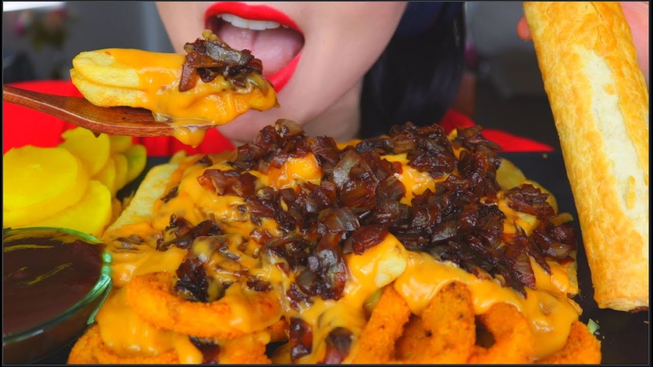 ASMR ANIMAL STYLE FRIES IN-N-OUT (HOMEMADE) + SAUSAGE ROLL + ONION RINGS + PICKLES 咀嚼音 | 먹방