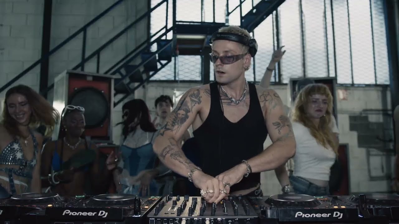 SECRET WAREHOUSE RAVE IN PARIS (future.666 Secret Invites)