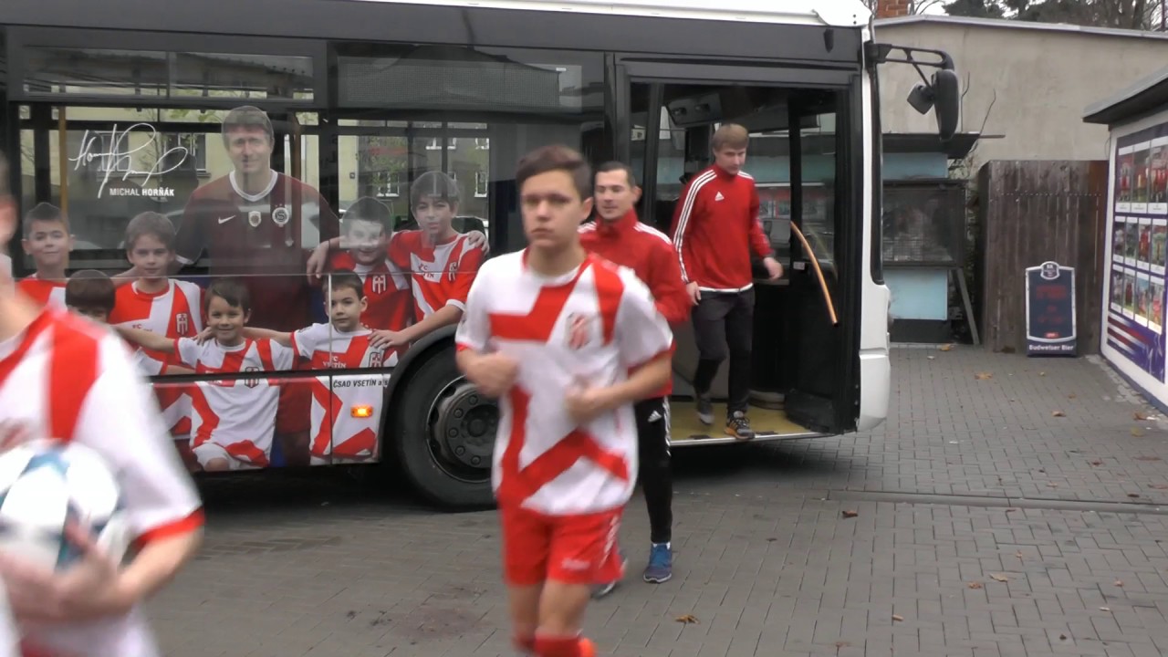 Novým autobusem v barvách FC Vsetín vstříc horkým fotbalovým novinkám