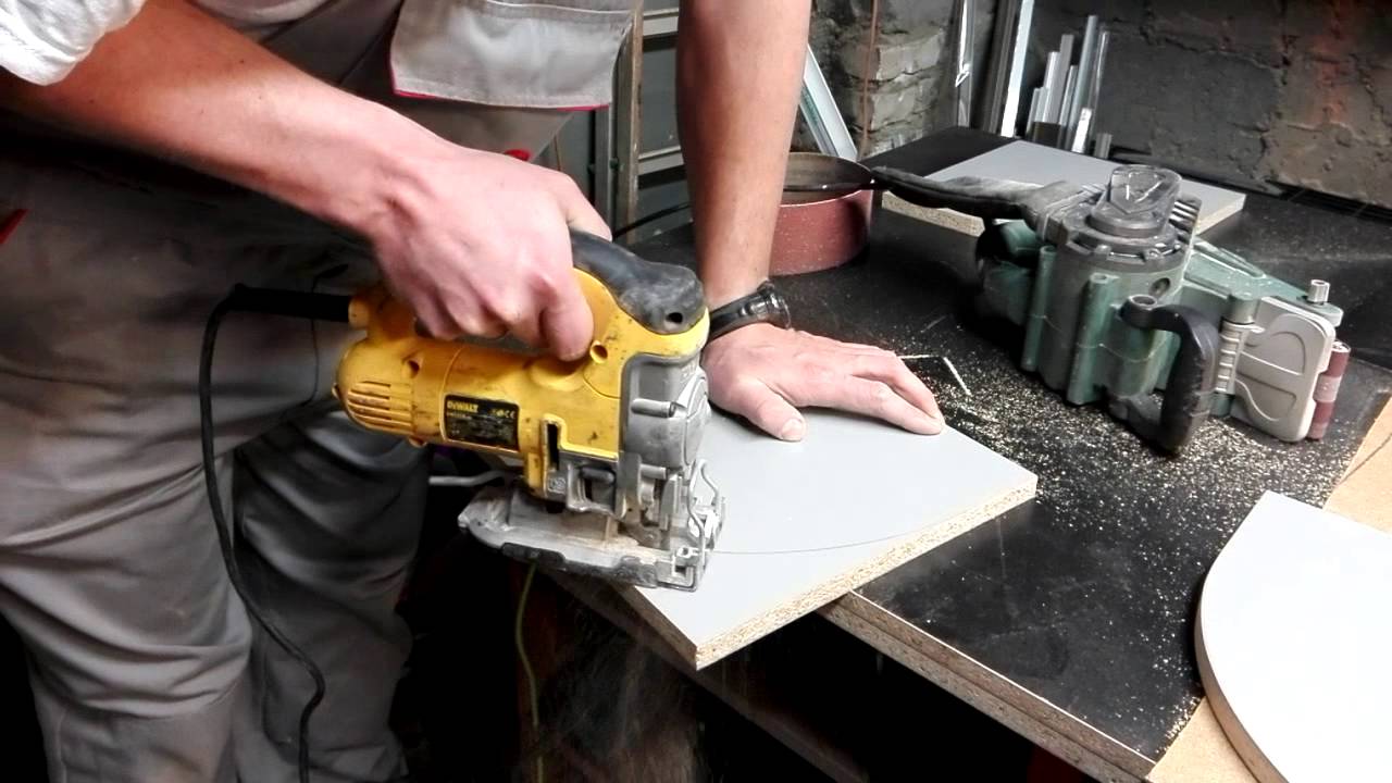 Wyrzynarka DeWalt DW331K - wycinanie kształt&oacute;w