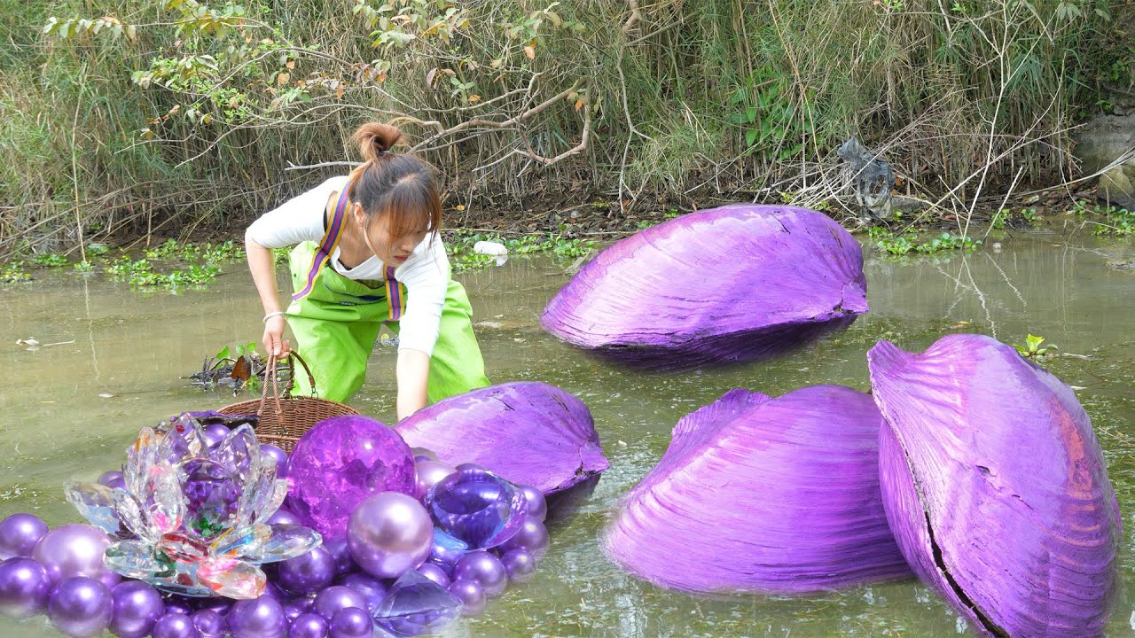 🔮A Girl's Extraordinary Discovery: The River Holds Giant Clams Brimming with Glowing Gems and Pearls
