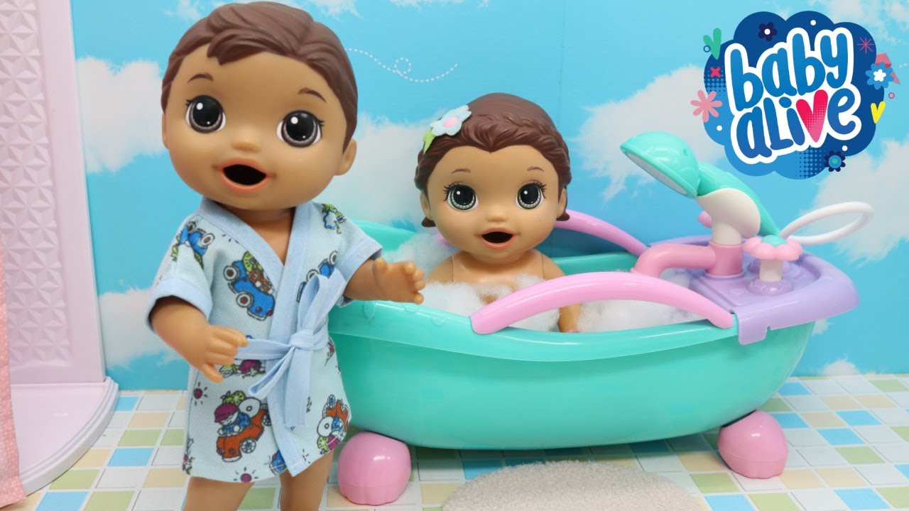 LAURINHA E FELIPINHO TOMANDO BANHO QUANDO CHEGAM DA ESCOLA