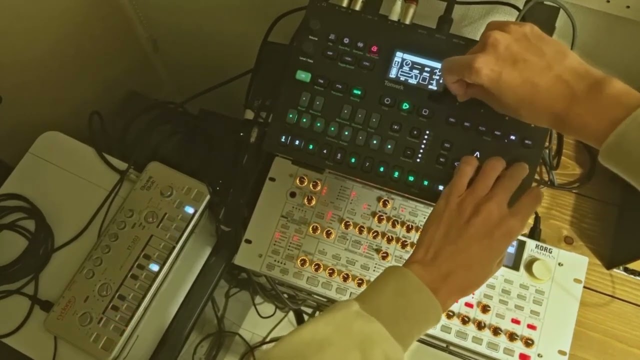 MIDI Machine Modulation Madness - Elektron Tonverk x KORG RADIAS x Cyclone Analogic TT-303