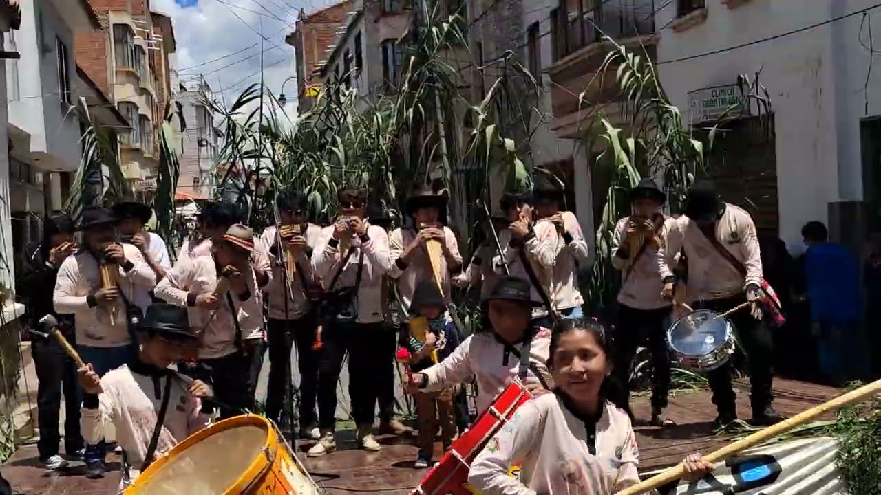 𝗘𝗟 𝗟𝗔𝗧𝗜𝗗𝗢 𝗗𝗘 𝗟𝗢𝗦 𝗖𝗘𝗥𝗥𝗢𝗦: 𝗟𝗢𝗦 𝗦𝗜𝗞𝗨𝗥𝗜𝗦 𝗖𝗘𝗟𝗘𝗕𝗥𝗔𝗡 𝗦𝗨 𝗘𝗡𝗖𝗨𝗘𝗡𝗧𝗥𝗢 𝗘𝗡 𝗦𝗨𝗖𝗥𝗘