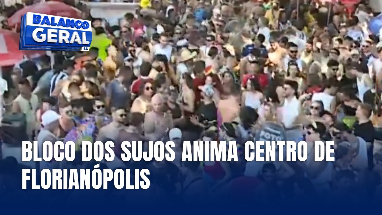 Maior bloco de SC reúne foliões no centro da capital catarinense