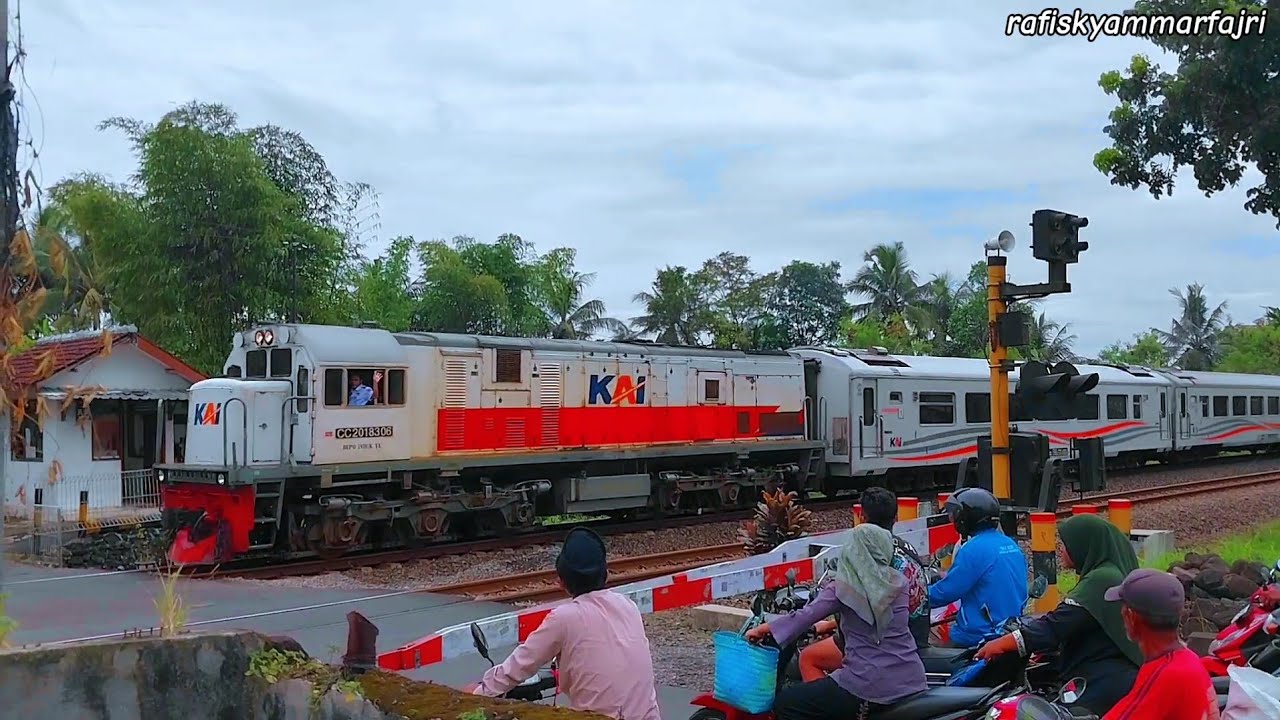 Railroad Crossing | Palang Pintu Kereta Api | Jan2026 | Ka Fajar Utama Solo & Ka Joglo semar Kerto