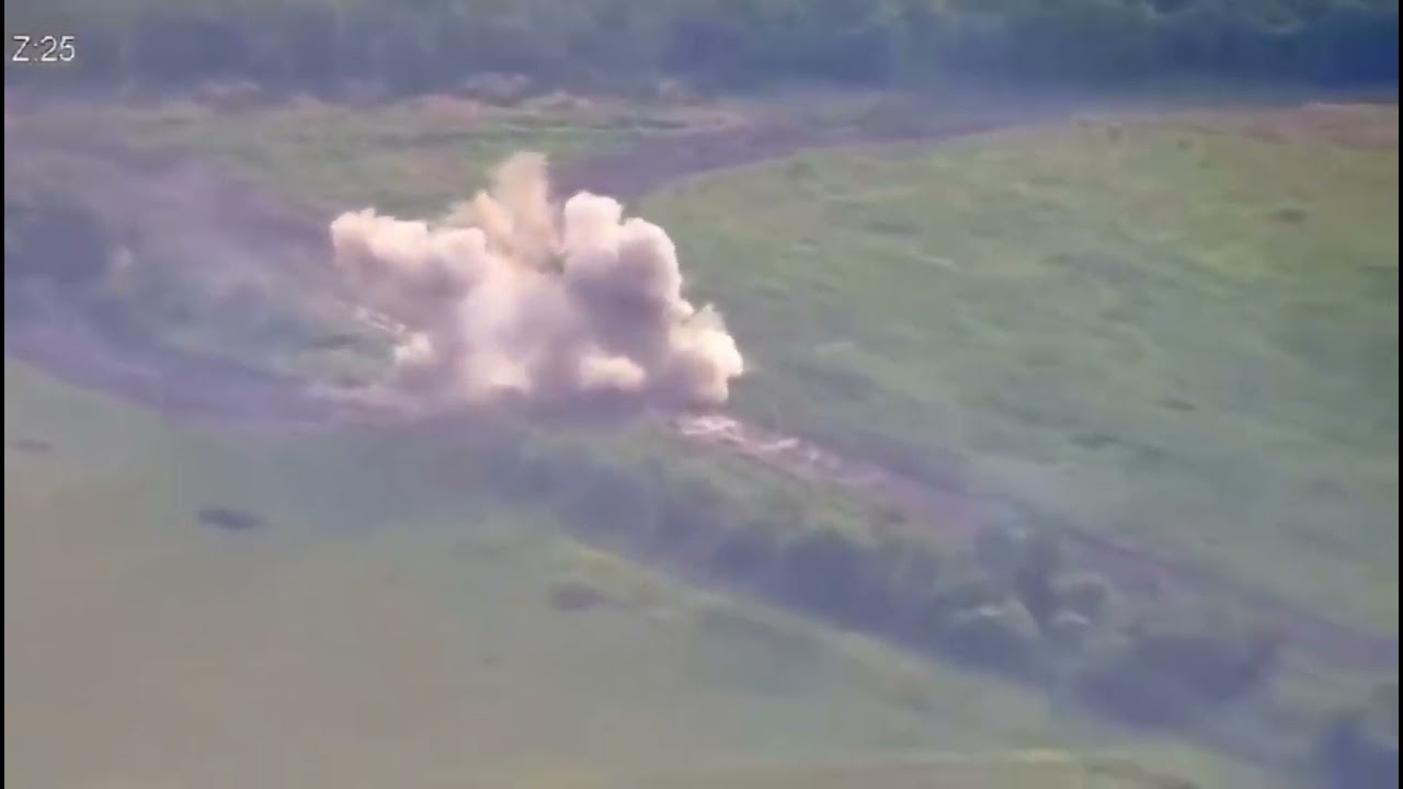 Ukrainian Leopard 2A6 defeats two Russian T-80BVs in combat
