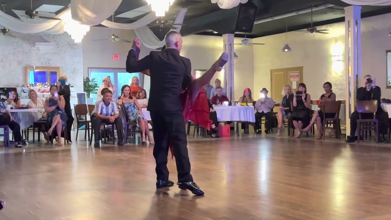 Maximiliano & Paloma - tango show *  2/3