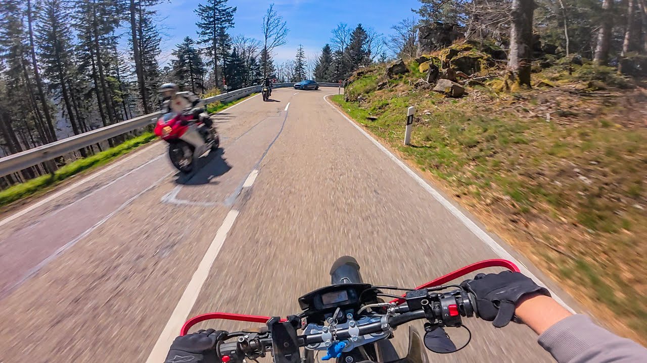 Aprilia sx 125 im Schwarzwald | RAW-Engine-Sound