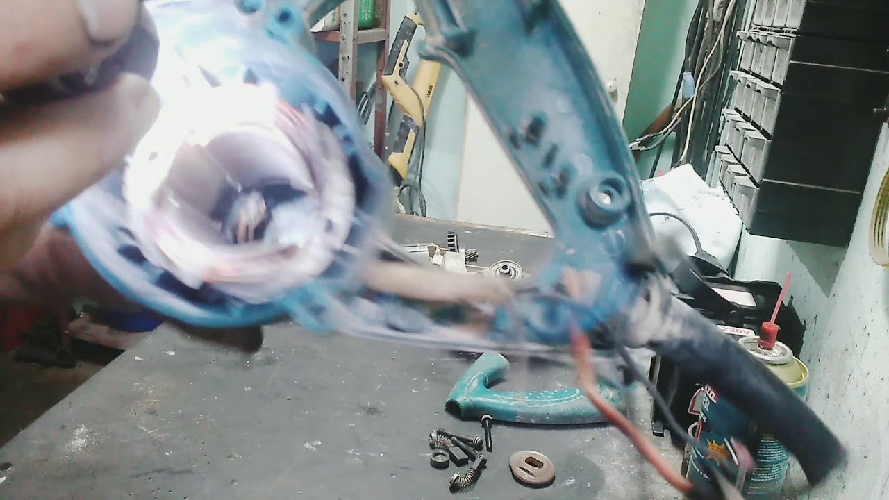 Tirando Porta Escovas da Serra Mármore Makita 4100NS