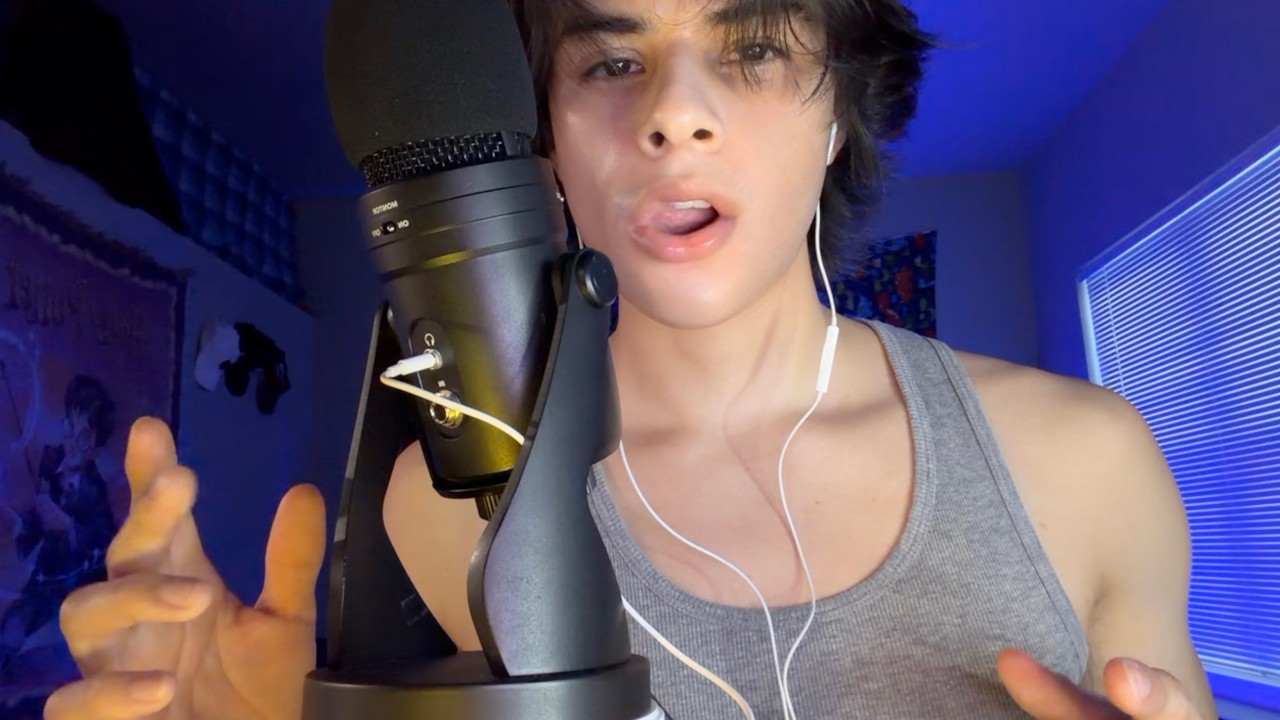ASMR mouth sounds from me to you 💙