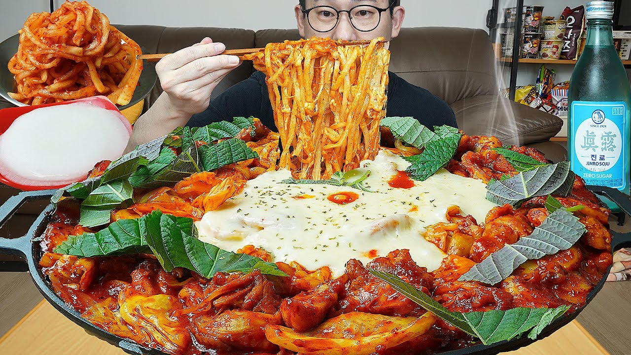 ASMR MUKBANGㅣSpicy Stir-fried Chicken with cheeseㅣEATING SHOW