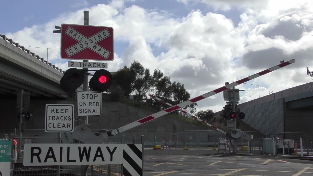Fitzgerald Road Level Crossing, Ardeer, Victoria! (Steamrail Tour!)