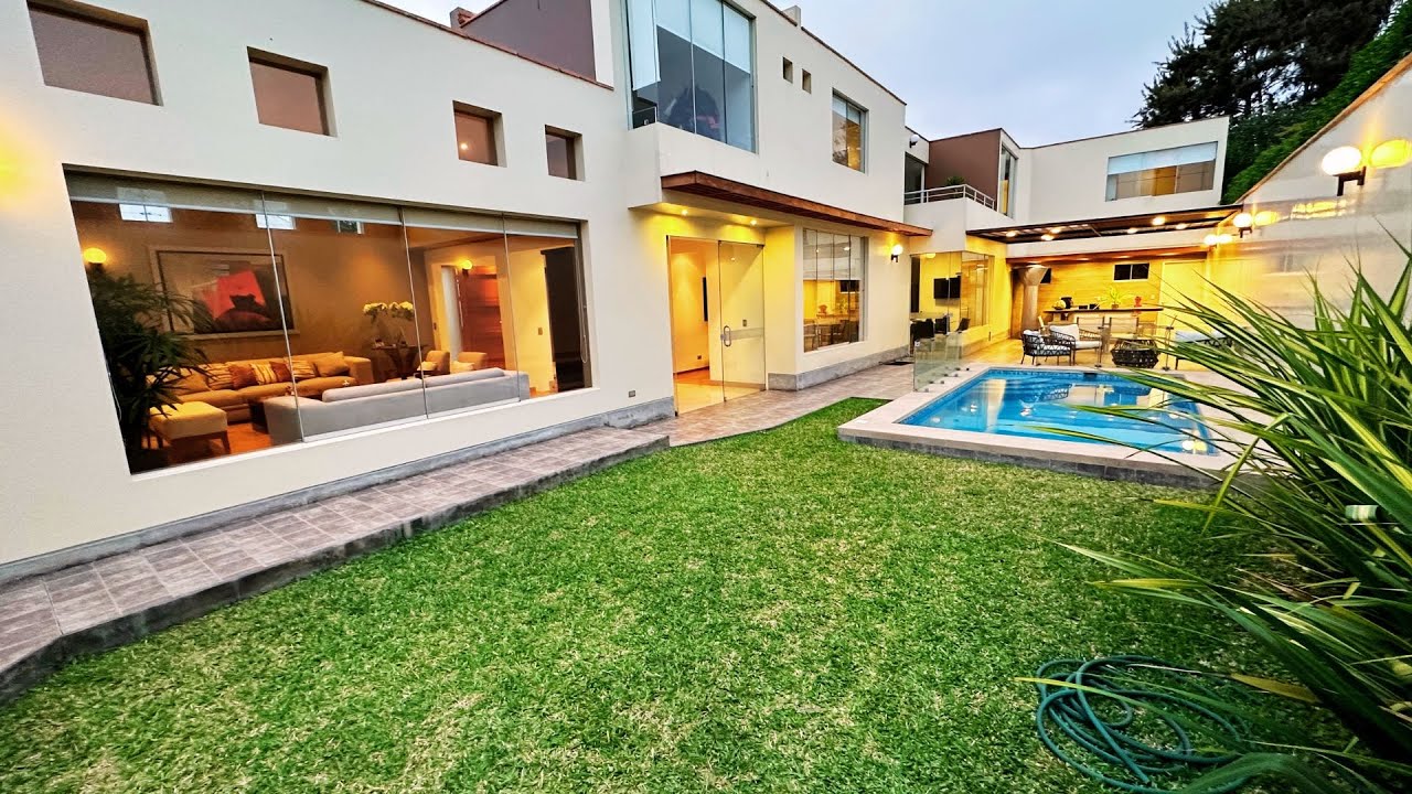 AMPLIA CASA CON LINDA ÁREA SOCIAL Y PISCINA EN CHORRILLOS