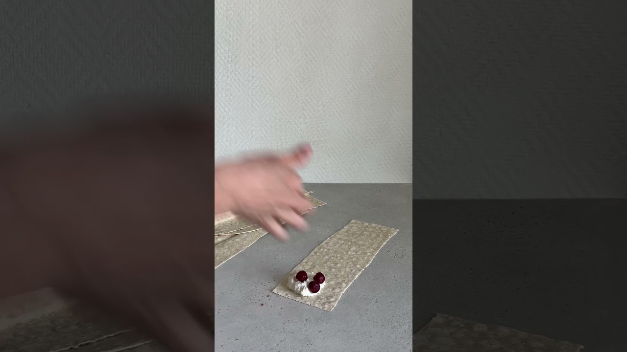 Творожные рулетики с вишней