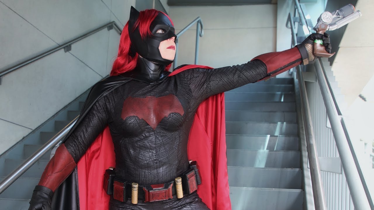 Designing a Snyderverse Batwoman Suit