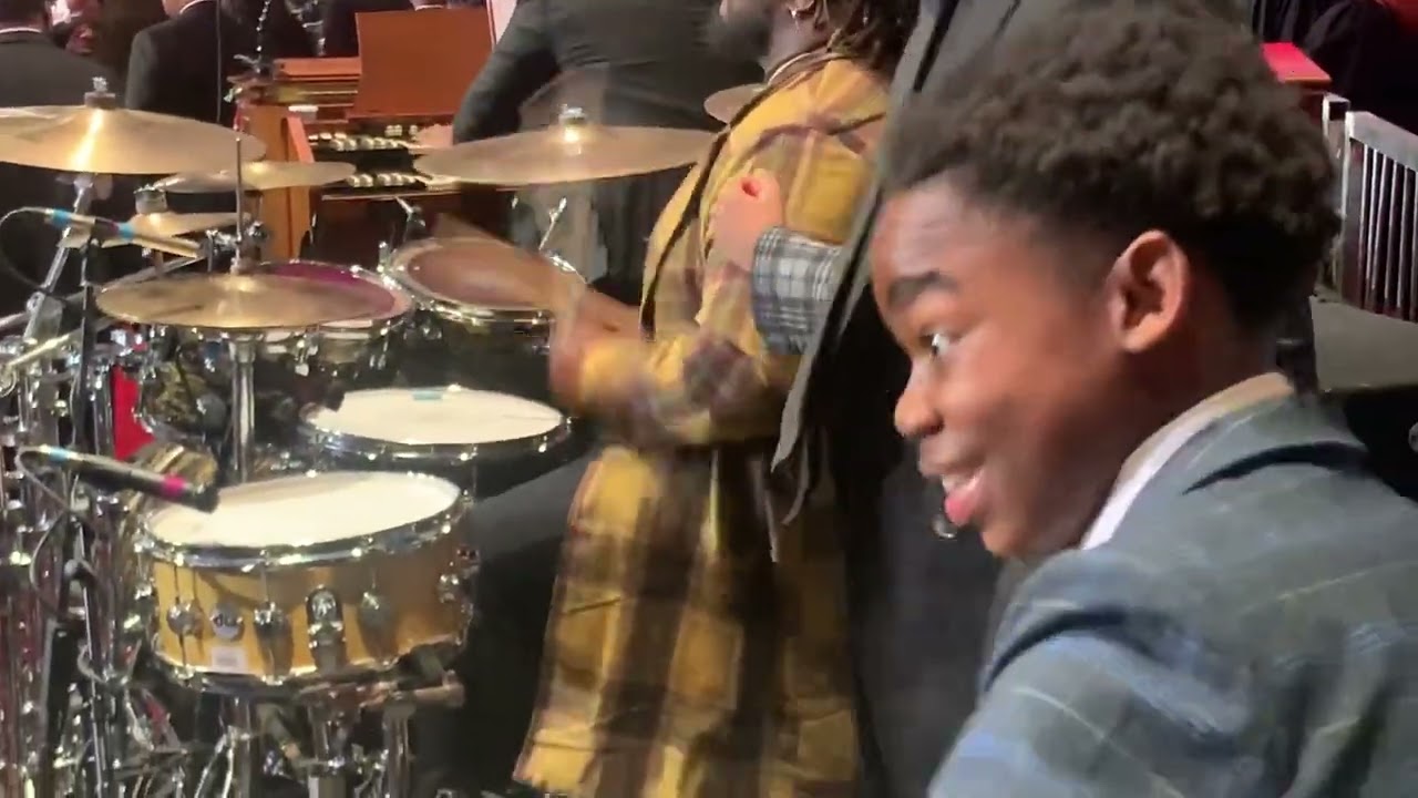 My guy Tevin Curtis killin 🔥🔥🔥at 115th holy convocation