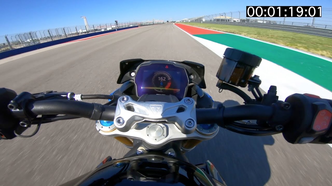 Speed Triple 1200 RS vs S1000XR at the track