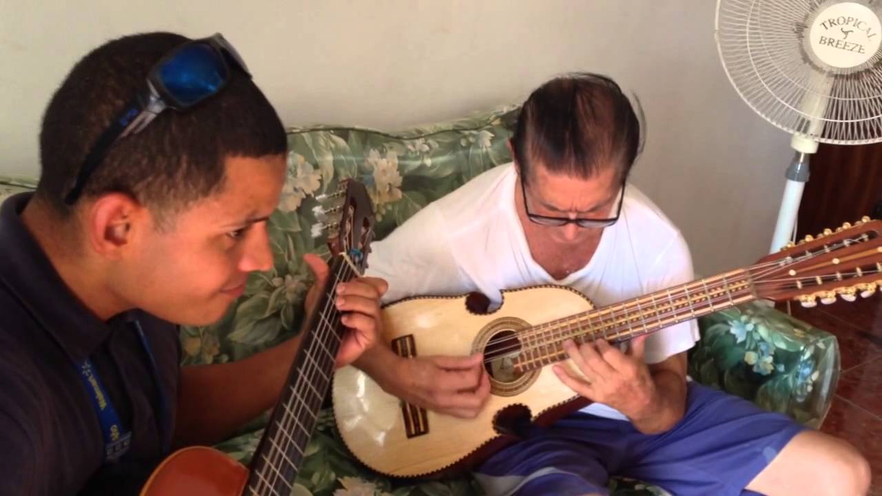 El zorzal con cuatro y guitarra