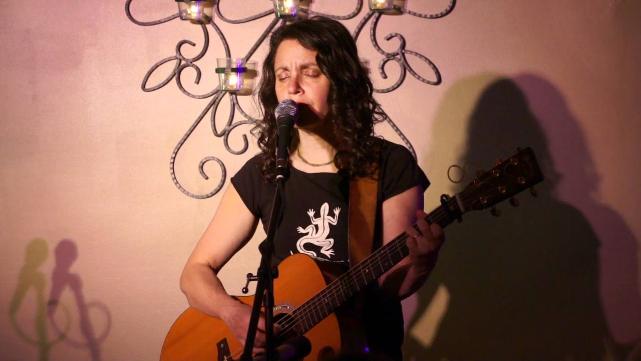 Lucy Laplansky performs Guinevere