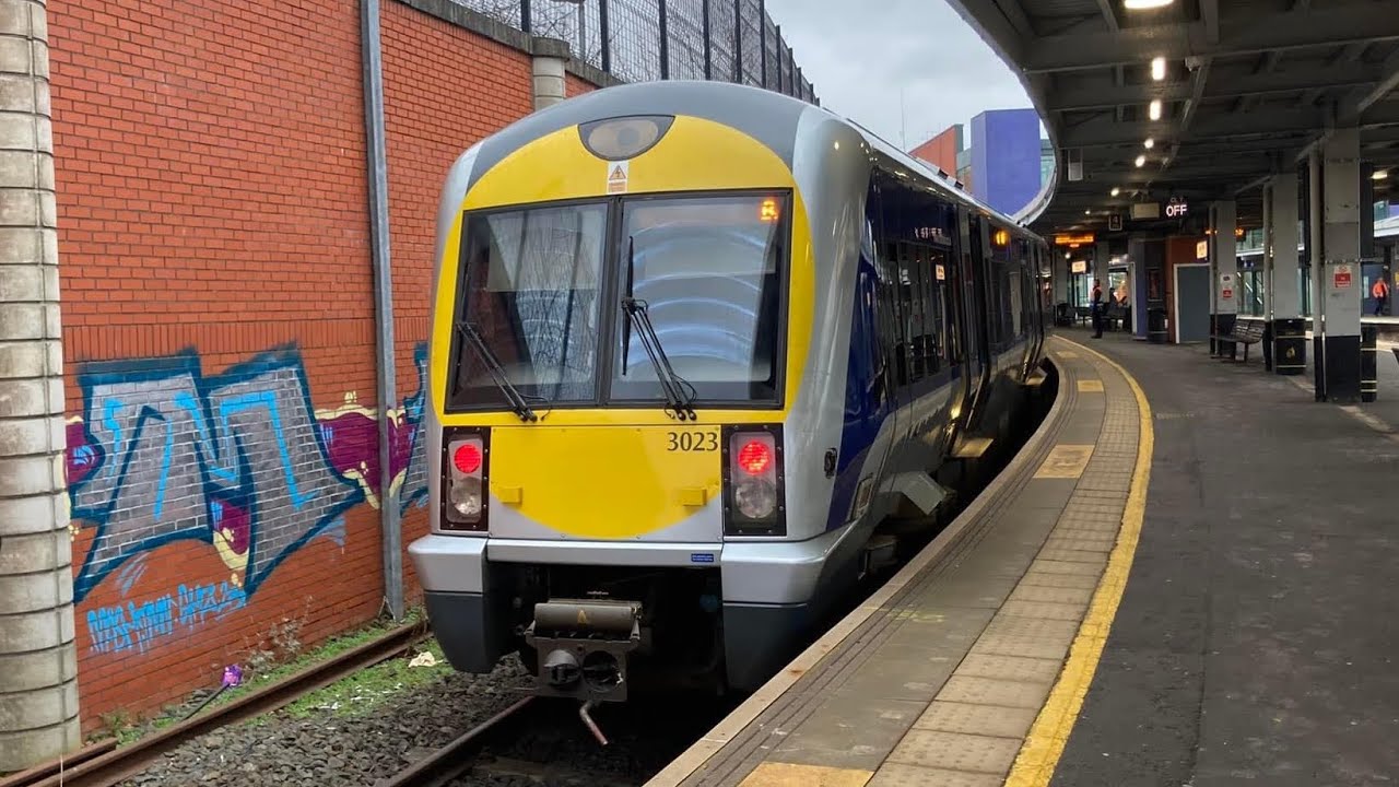 Trains at Belfast Lanyon Place (4/2/23)