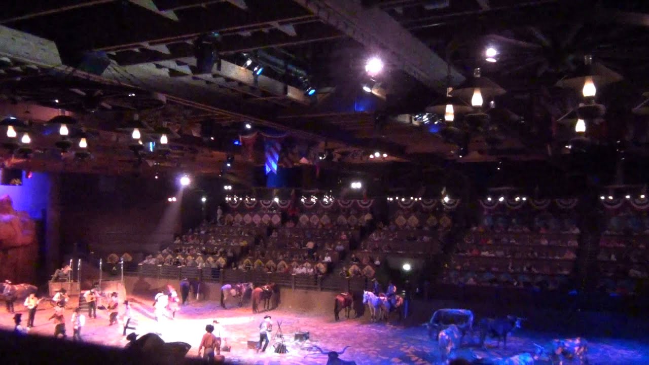 Disneyland paris- Disney Village - Buffalo Bill Wild West show with Mickey and Friends
