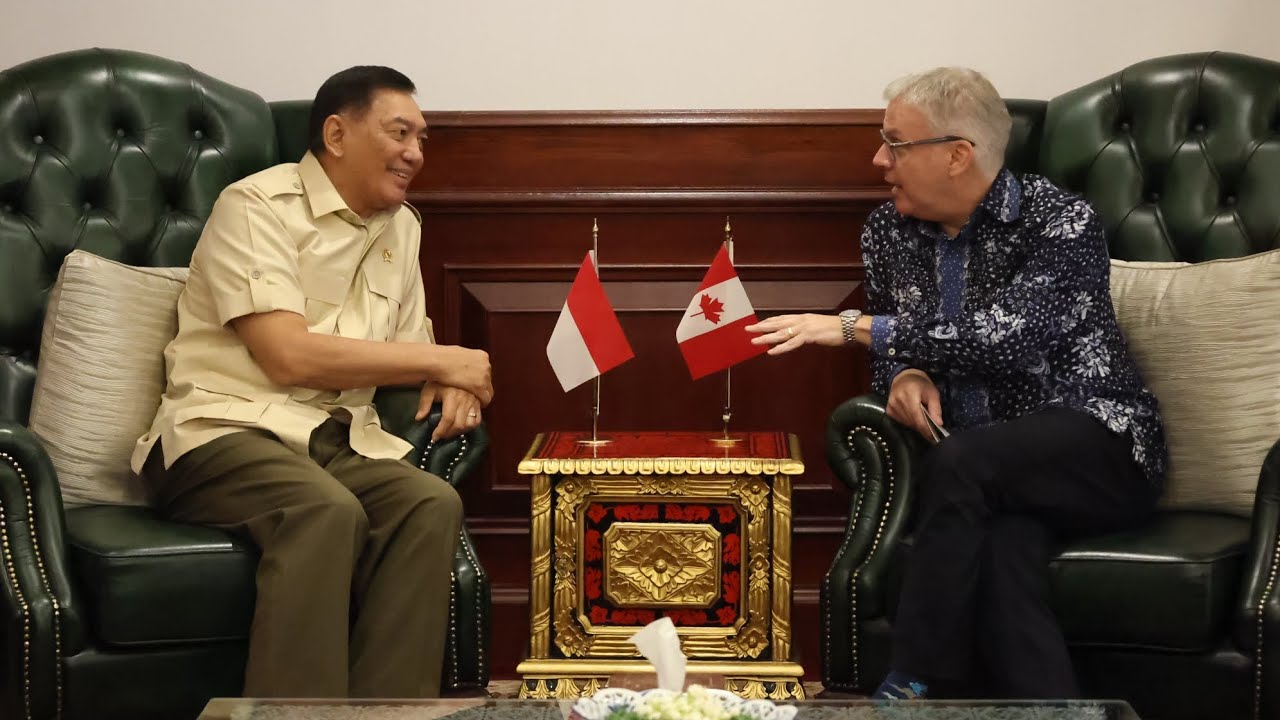 Menhan RI Sjafrie Sjamsoeddin menerima kunjungan Duta Besar Kanada