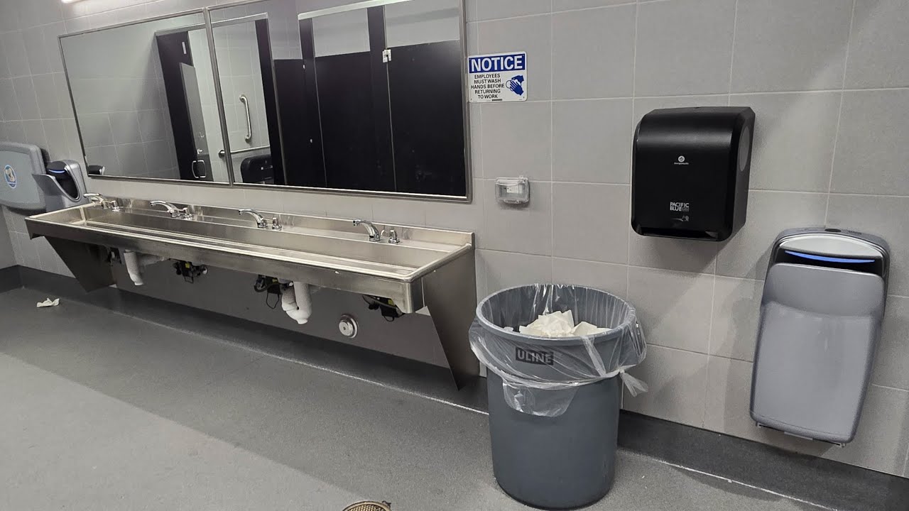 2024 & 2025 World Dryer VMax V2s | Costco, Army Trail Rd. | Bloomingdale, IL