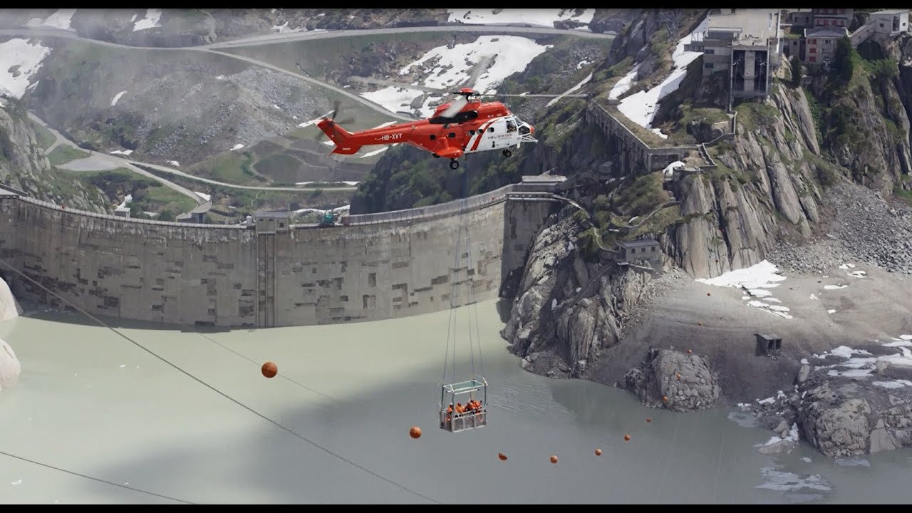 KWO-Heliswiss Auswechseln von Fliegerwarnkugeln