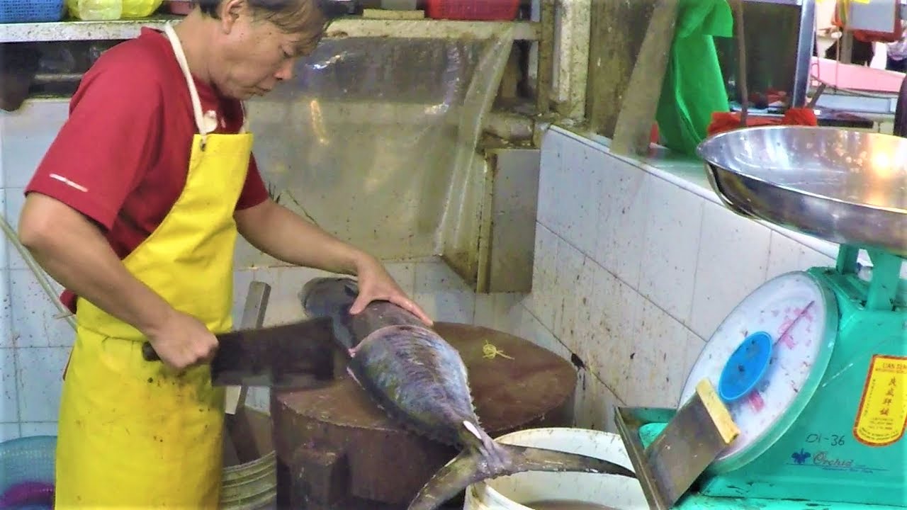 Amazing Fish Cutting Skills. Singapore Street Food in Geylang Serai Wet Market