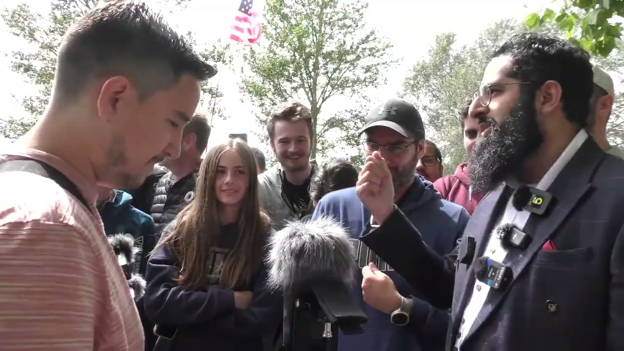 Zionist Embarrasses Himself in Debate | Smile2Jannah | Speakers Corner 