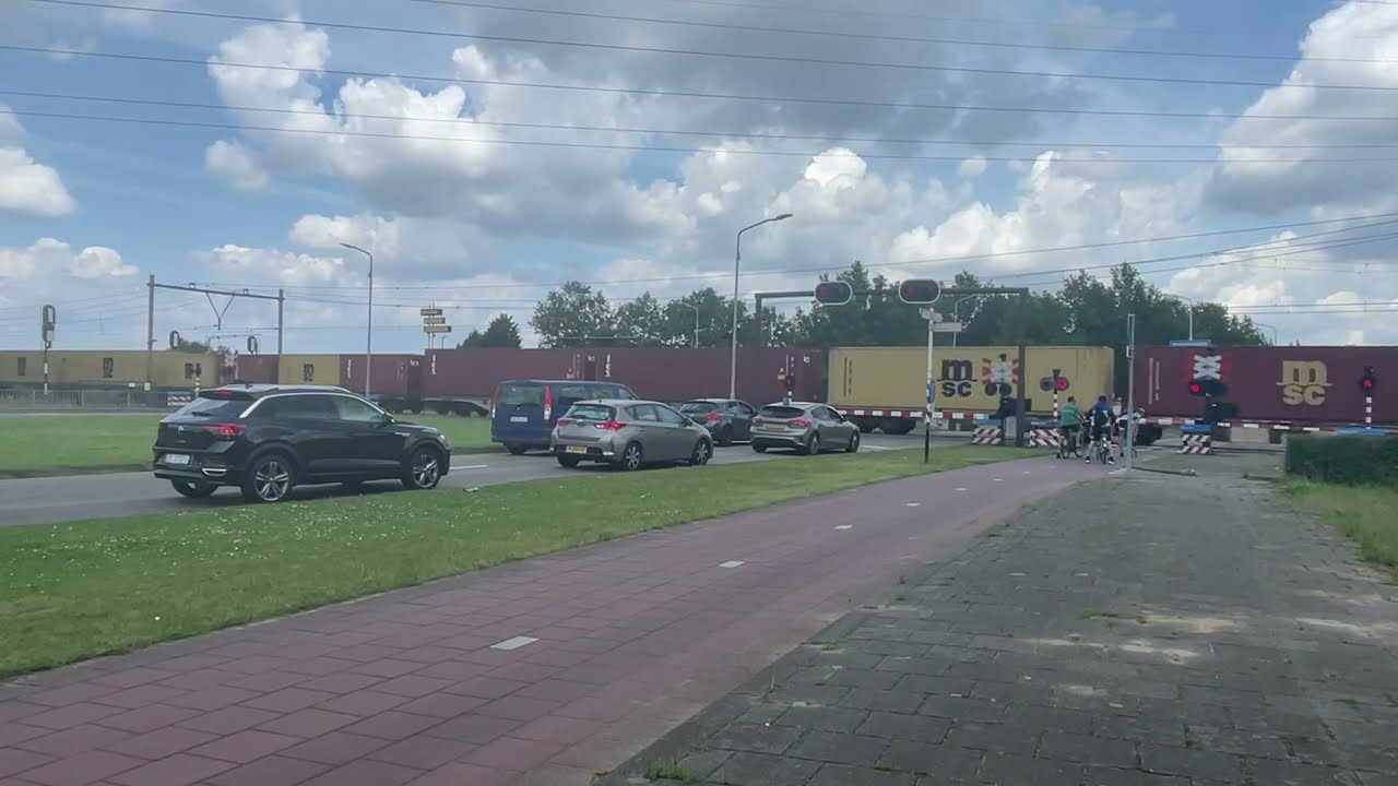 Spoorwegovergang Blerick (Venlo) // Dutch railroad crossing