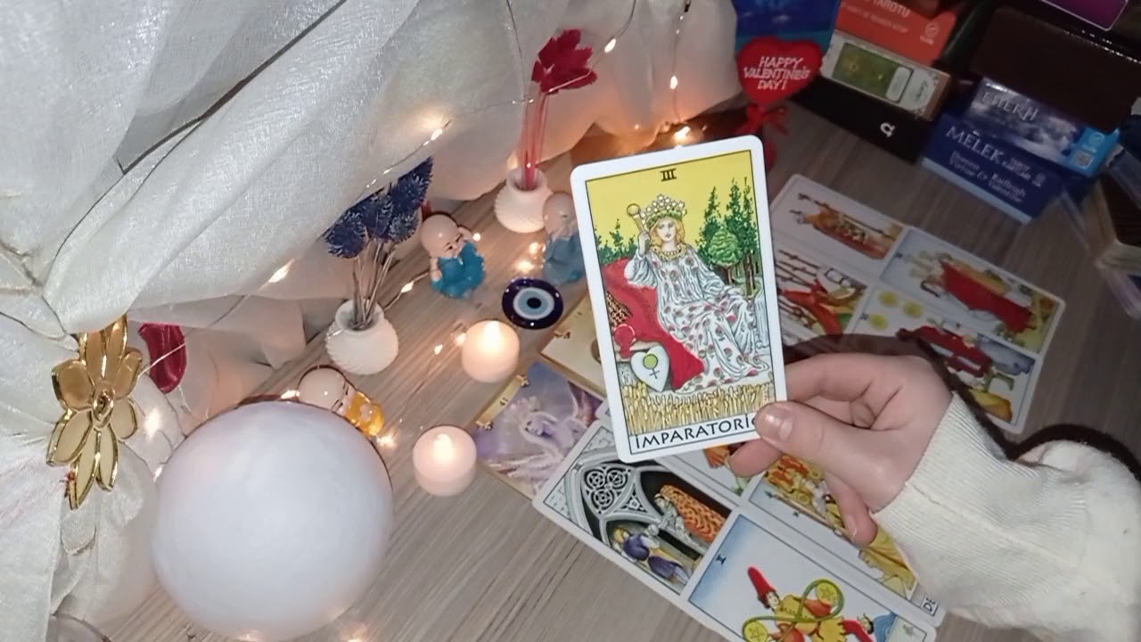 🤨🧐Aklımdaki Kişi Hayatındaki Kişiyle Mutlu Mu? Deste Seçmeli Tarot Açılımı⚛️