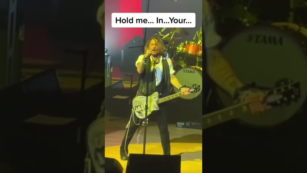 Hold me in your mega pint 🍺 😂 #johnnydepp #amberheard