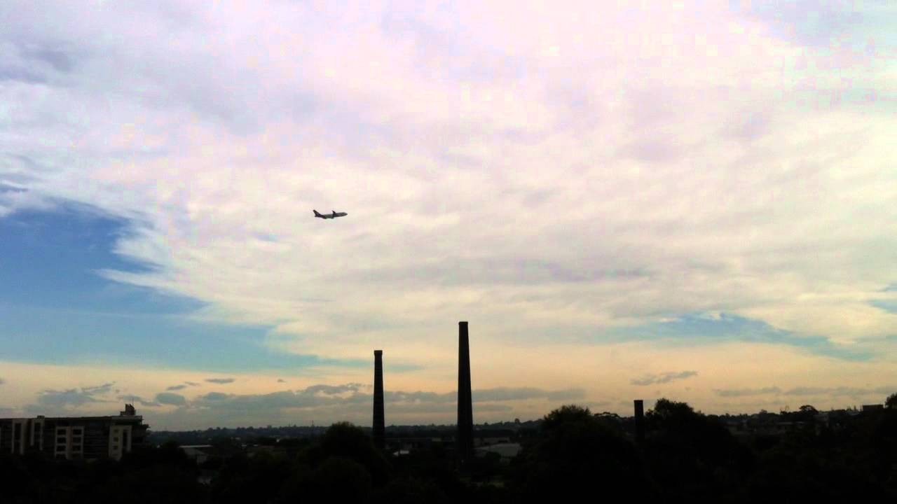 Almost parallel takeoffs from YSSY 34L & R