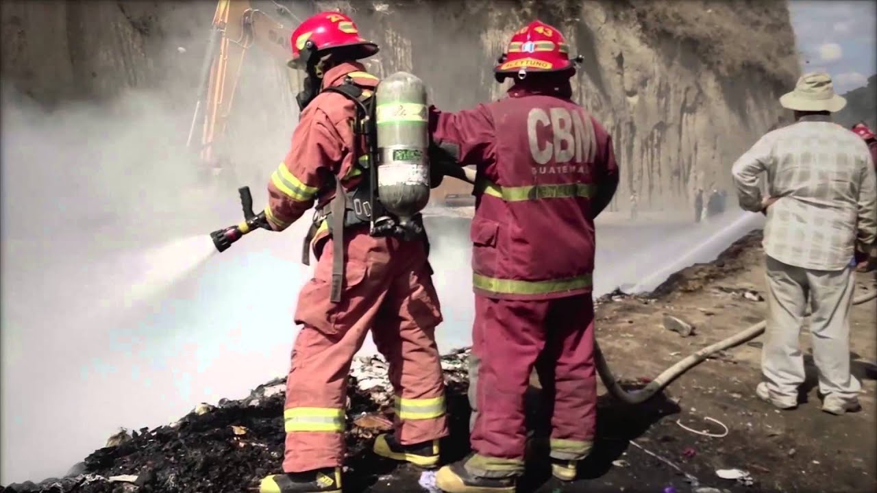A volunteer firefighter becomes Guatemala City&rsquo;s unsuspecting hero