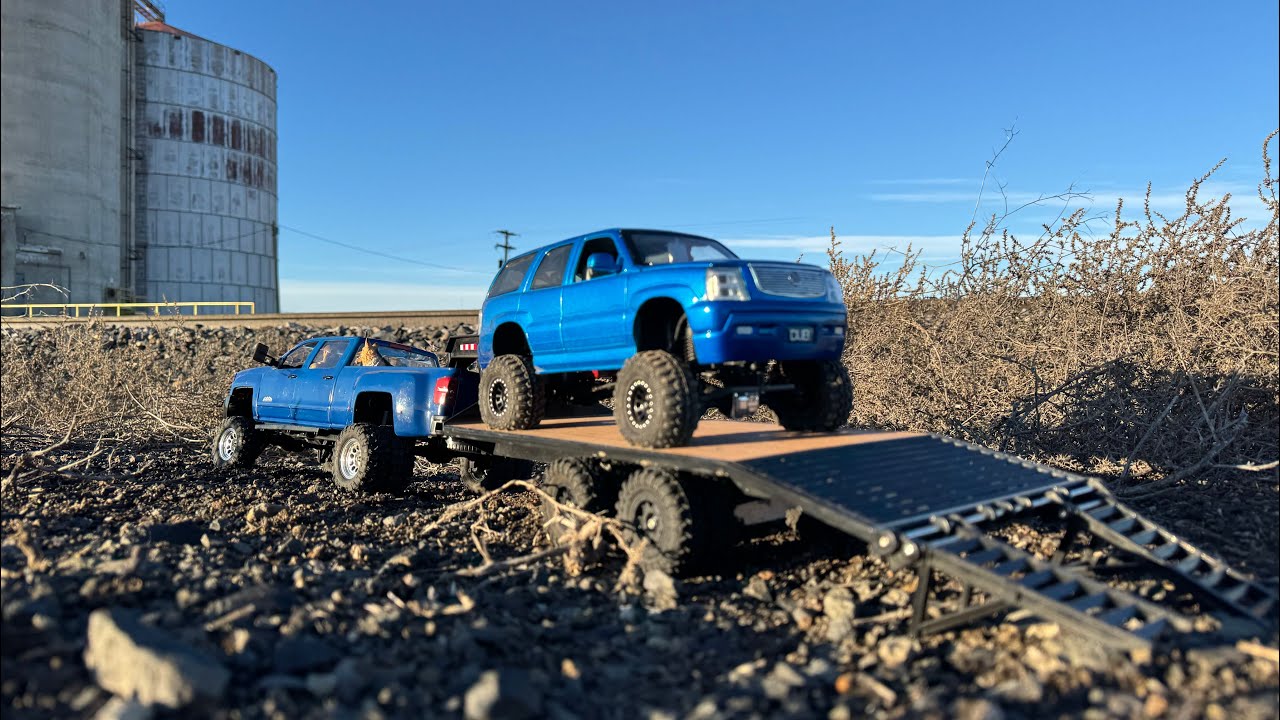 Chevy 3500 dropping off Cadillac Escalade #traxxas #trx4m #diecast #cadillacescalade #rc4wd 