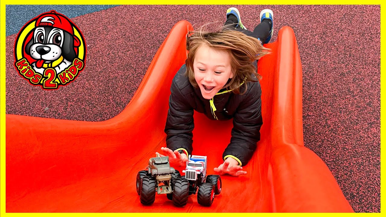 MONSTER TRUCKS PLAY AT THE PARK 🛝 GODZILLA GOES ON A DATE (STABILIZER HELPS HIM FIND WONDER WOMAN)
